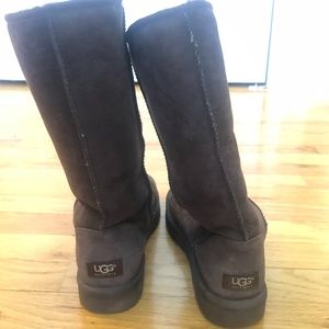 Like-New Classic Tall Ugg Boots in Chocolate Size 8